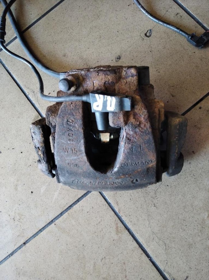 Суппорт передний правый MERCEDES-BENZ E-класс W210/S210 (1995 - 1999) фото 1 — Разборка Мерседес