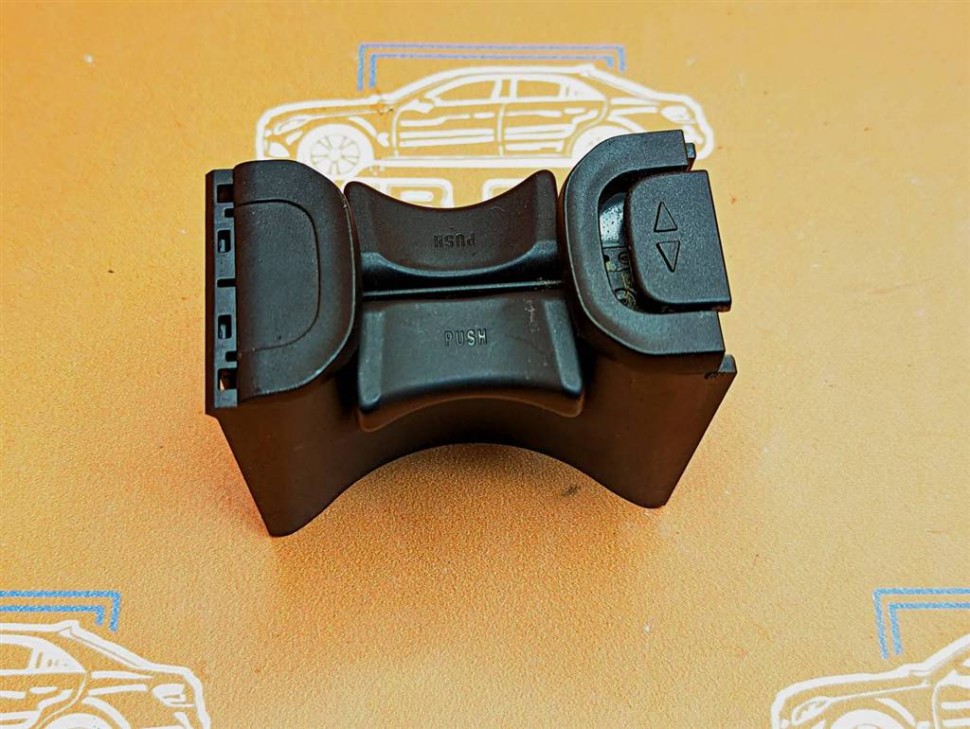 Подстаканник MERCEDES-BENZ A-класс W177 (2018 - 2023) фото 1 — Разборка Мерседес