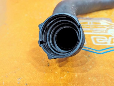 Патрубок радиатора MERCEDES-BENZ C-класс W205/S205/C205/A205 (2014 - 2018) — Разборка Мерседес