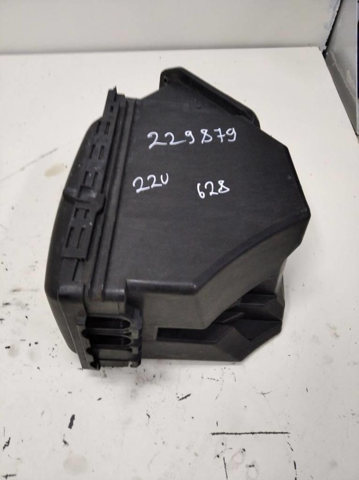 Корпус блока предохранителей MERCEDES-BENZ S-класс W220 рестайлинг (2002 - 2005) фото 1 — Разборка Мерседес