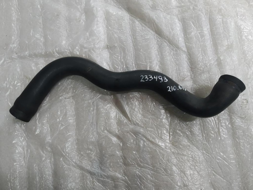 Патрубок радиатора MERCEDES-BENZ E-класс W210/S210 рестайлинг (1999 - 2003) фото 1 — Разборка Мерседес