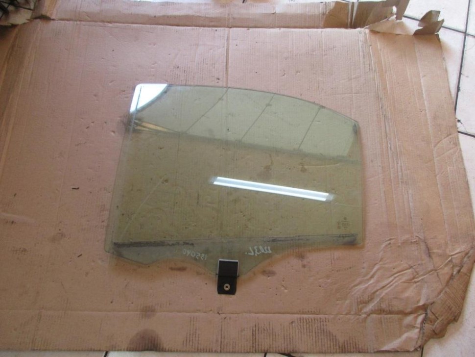 Стекло заднее левое MERCEDES-BENZ S-класс W220 рестайлинг (2002 - 2005) фото 1 — Разборка Мерседес