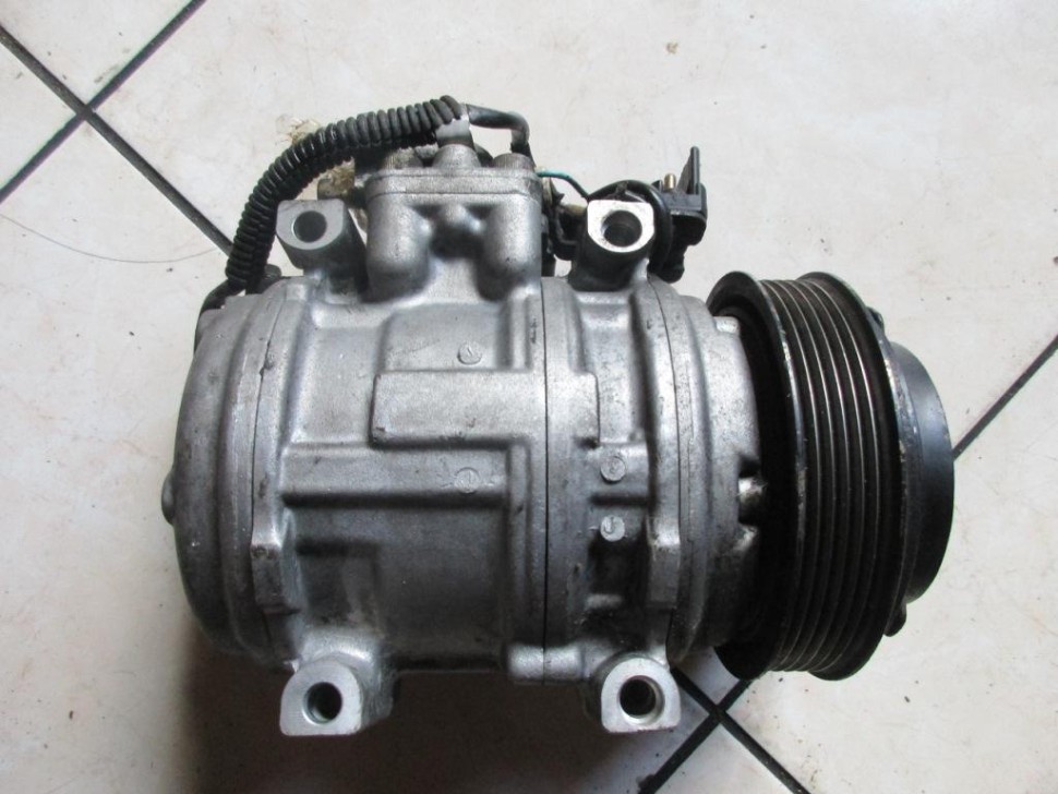 Компрессор кондиционера MERCEDES-BENZ W124 W124/S124/C124/A124 (1984 - 1993) фото 1 — Разборка Мерседес