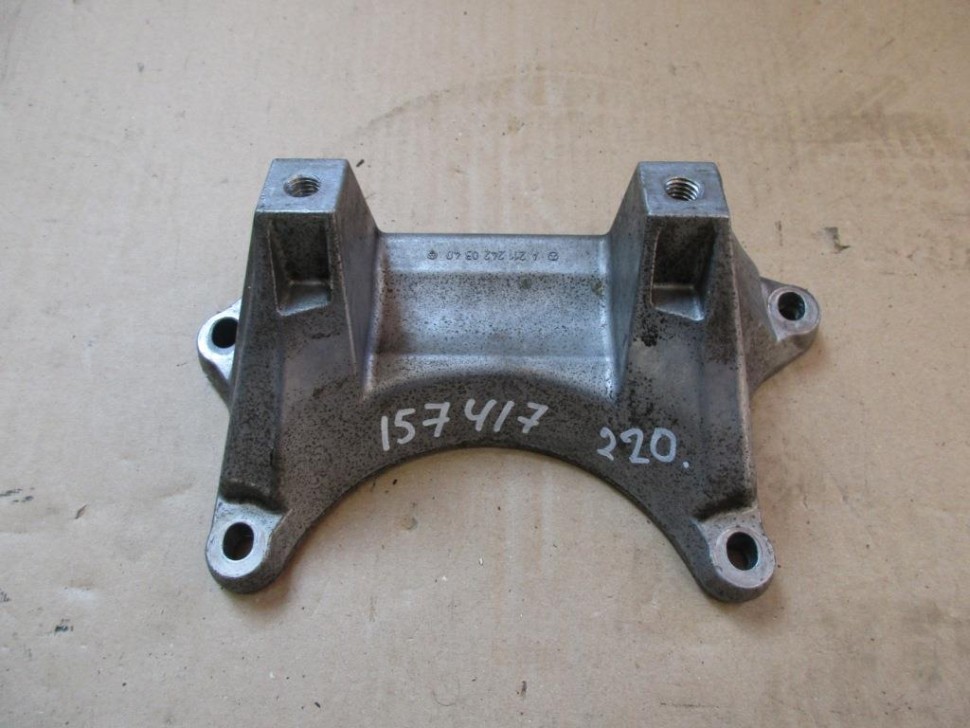 Кронштейн АКПП MERCEDES-BENZ S-класс W220 рестайлинг (2002 - 2005) фото 1 — Разборка Мерседес