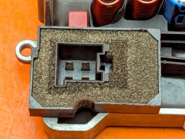 Реле моторчика печки MERCEDES-BENZ CLK-класс C209/A209 (2002 - 2005) — Разборка Мерседес