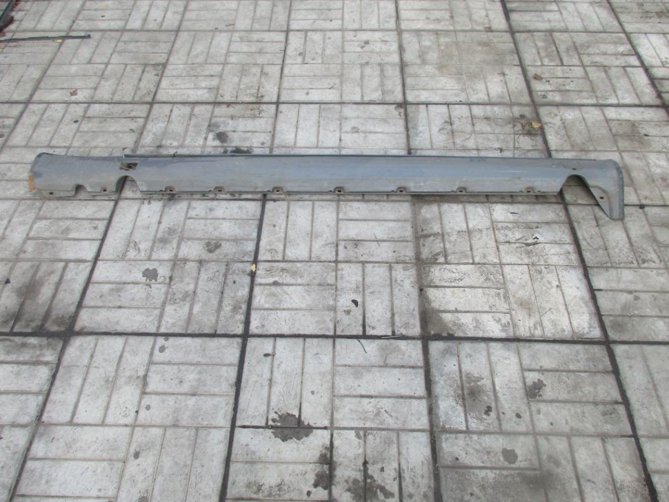 Порог пластиковый левый MERCEDES-BENZ W124 W124/S124/C124/A124 (1984 - 1993) фото 1 — Разборка Мерседес