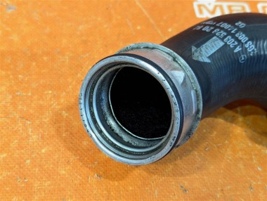 Патрубок интеркулера MERCEDES-BENZ C-класс W203/S203/CL203 (2000 - 2004) — Разборка Мерседес