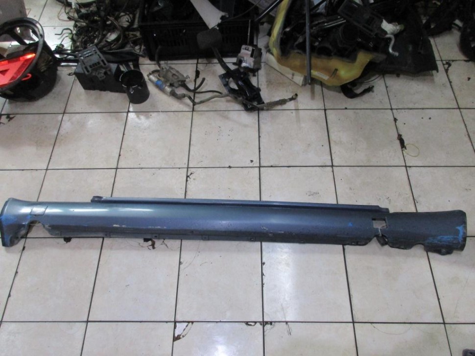 Порог пластиковый правый MERCEDES-BENZ E-класс W124/S124/C124/A124 (1984 - 1997) фото 1 — Разборка Мерседес