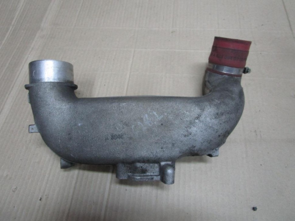 Патрубок интеркулера MERCEDES-BENZ S-класс W220 (1998 - 2005) фото 1 — Разборка Мерседес