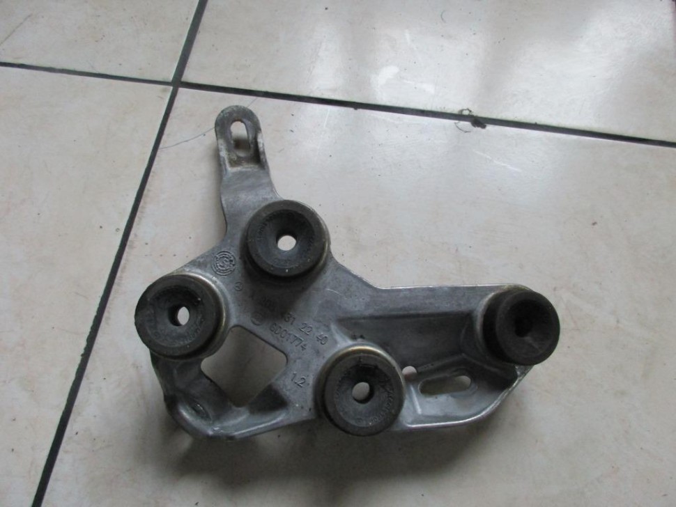 Кронштейн блока ABS MERCEDES-BENZ C-класс W205/S205/C205/A205 (2014 - 2018) фото 1 — Разборка Мерседес