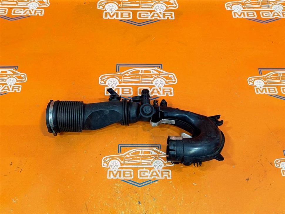 Патрубок впускного коллектора MERCEDES-BENZ CLA-класс C117/X117 (2013 - 2016) фото 1 — Разборка Мерседес