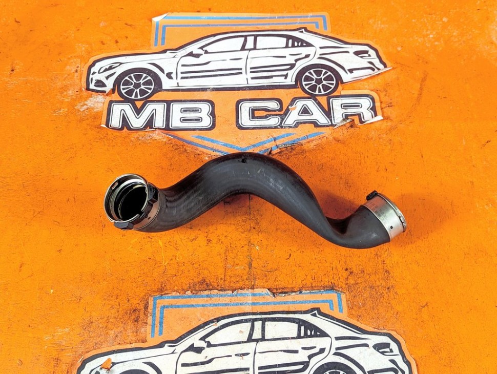 Патрубок интеркулера MERCEDES-BENZ C-класс W204/S204 (2006 - 2011) фото 1 &mdash; Разборка Мерседес