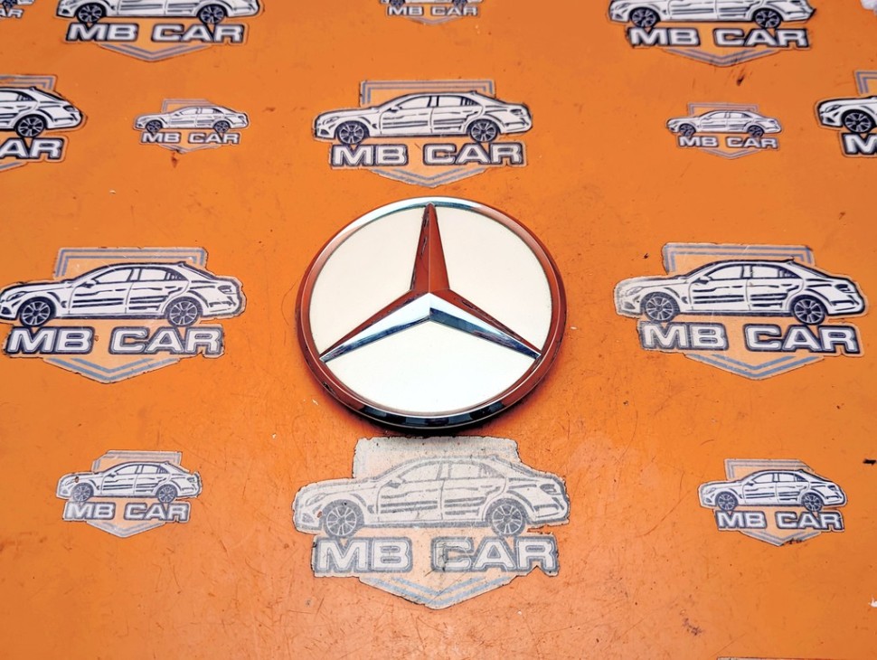 Эмблема крышки багажника MERCEDES-BENZ C-класс W205/S205/C205/A205 (2014 - 2018) фото 1 — Разборка Мерседес