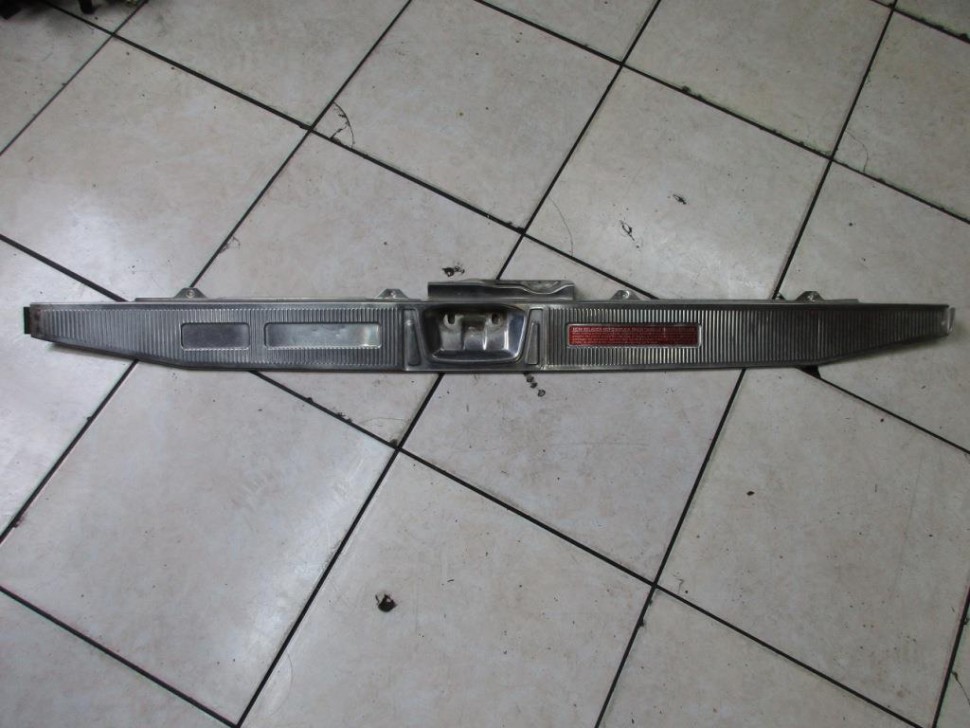 Накладка замка багажника MERCEDES-BENZ W124 W124/S124/C124/A124 (1984 - 1993) фото 1 — Разборка Мерседес