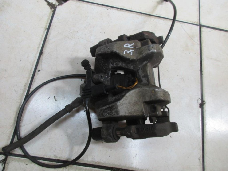 Суппорт задний правый MERCEDES-BENZ C-класс W204/S204/С204 рестайлинг (2011 - 2015) фото 1 — Разборка Мерседес