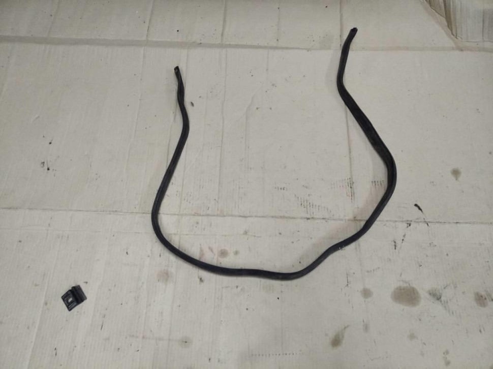 Уплотнитель моторного отсека MERCEDES-BENZ E-класс W211/S211 (2002 - 2006) фото 1 — Разборка Мерседес