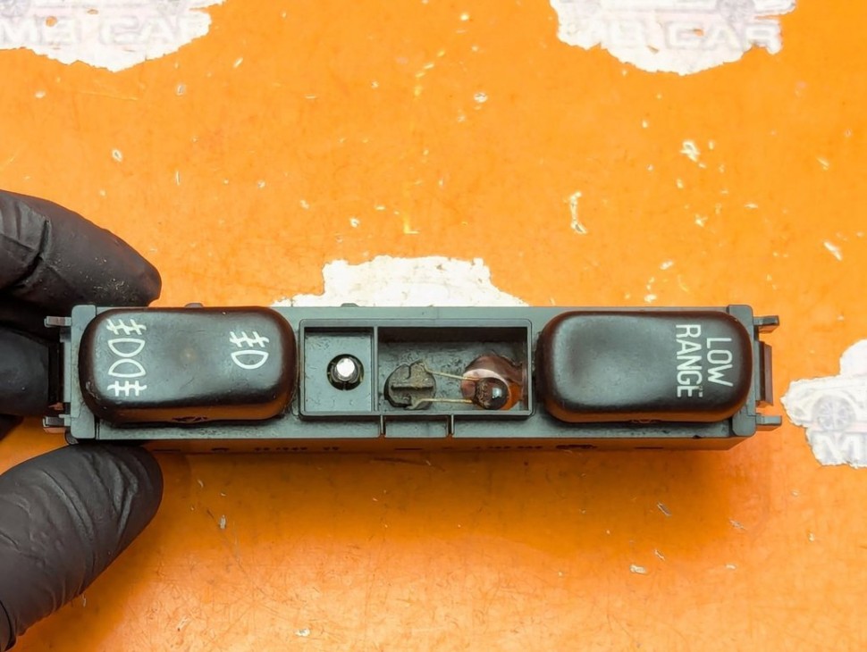 Кнопка блокировки мостов MERCEDES-BENZ M-класс W163 (1997 - 2001) фото 1 &mdash; Разборка Мерседес