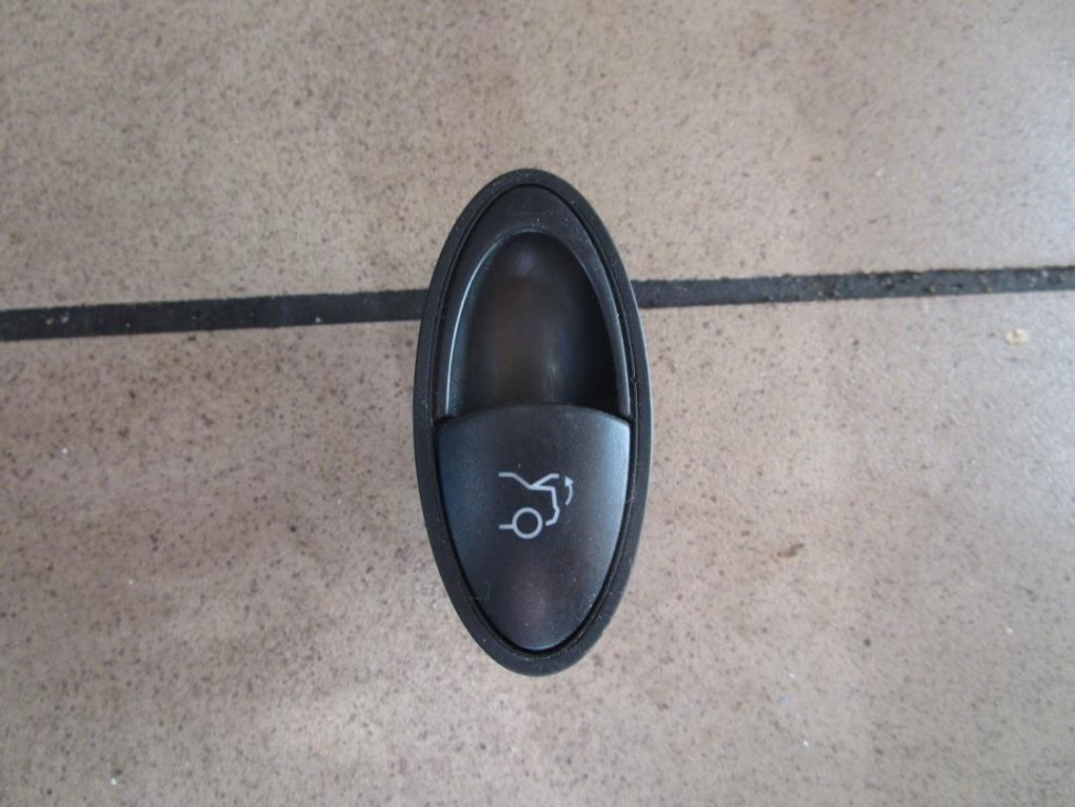 Кнопка открытия багажника MERCEDES-BENZ E-класс W211/S211 (2002 - 2006) фото 1 &mdash; Разборка Мерседес