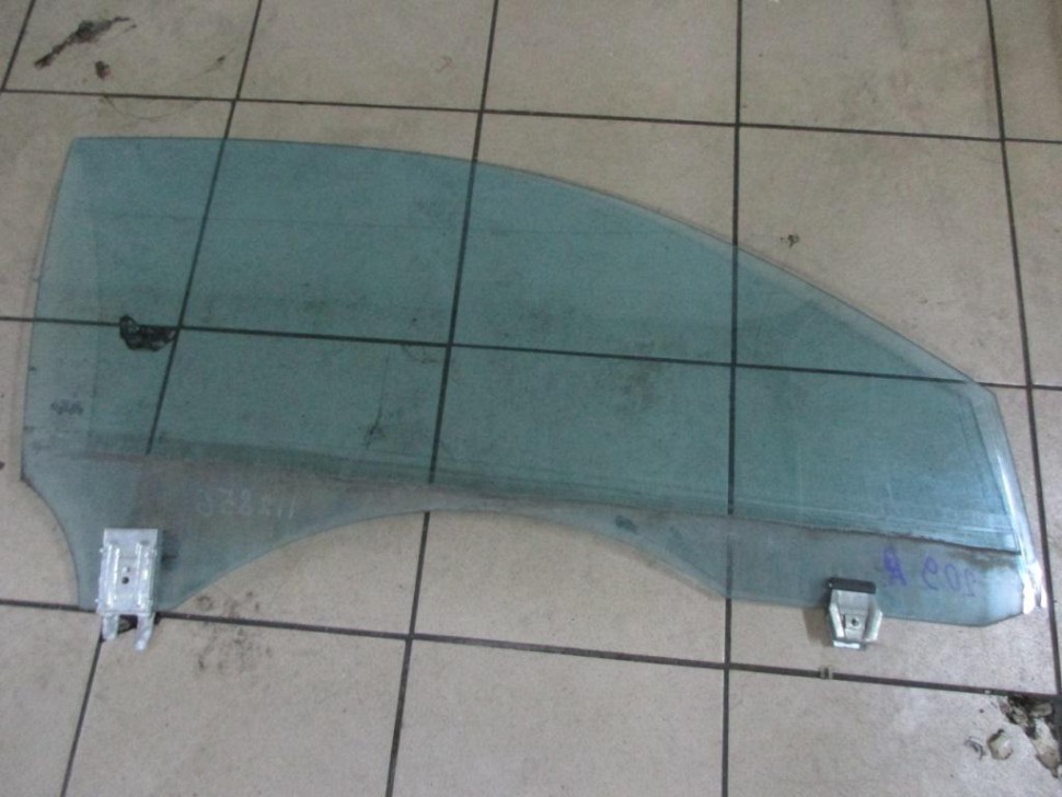 Стекло переднее правое MERCEDES-BENZ CLK-класс C209/W209 (2002 - 2005) фото 1 — Разборка Мерседес