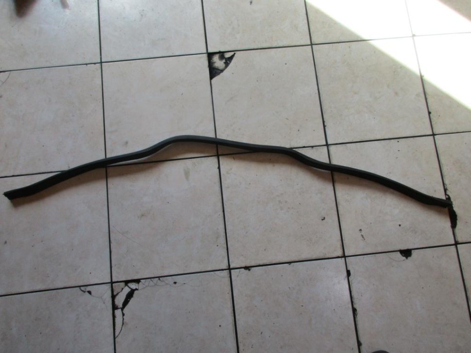 Уплотнитель моторного отсека MERCEDES-BENZ M-класс W164 (2005 - 2008) фото 1 — Разборка Мерседес