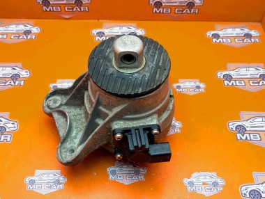Опора двигателя MERCEDES-BENZ C-класс AMG W205/S205/C205/A205 (2014 - 2018) — Разборка Мерседес