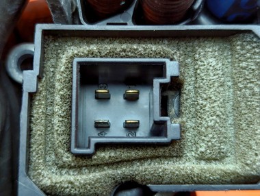 Реле моторчика печки MERCEDES-BENZ S-класс W220 (1998 - 2005) &mdash; Разборка Мерседес