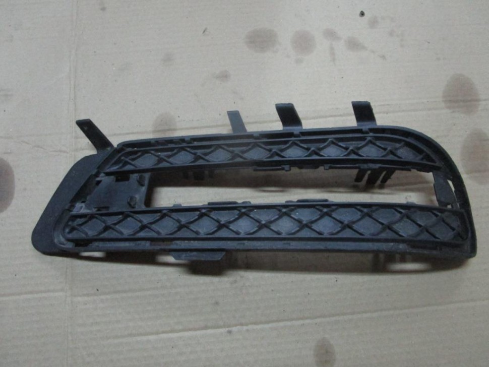 Решетка в бампер MERCEDES-BENZ E-класс W212/S212/C207/A207 рестайлинг (2013 - 2016) фото 1 — Разборка Мерседес
