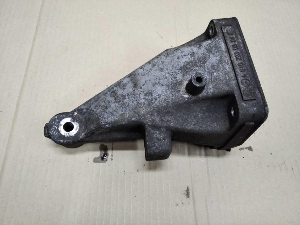 Лапа правая MERCEDES-BENZ Vito W639 (2003 - 2010) фото 1 — Разборка Мерседес