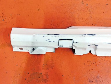 Порог пластиковый левый MERCEDES-BENZ C-класс W205/S205/C205/A205 (2014 - 2018) — Разборка Мерседес