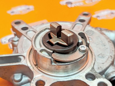 Насос вакуумный MERCEDES-BENZ SLK-класс R171 рестайлинг (2008 - 2011) — Разборка Мерседес