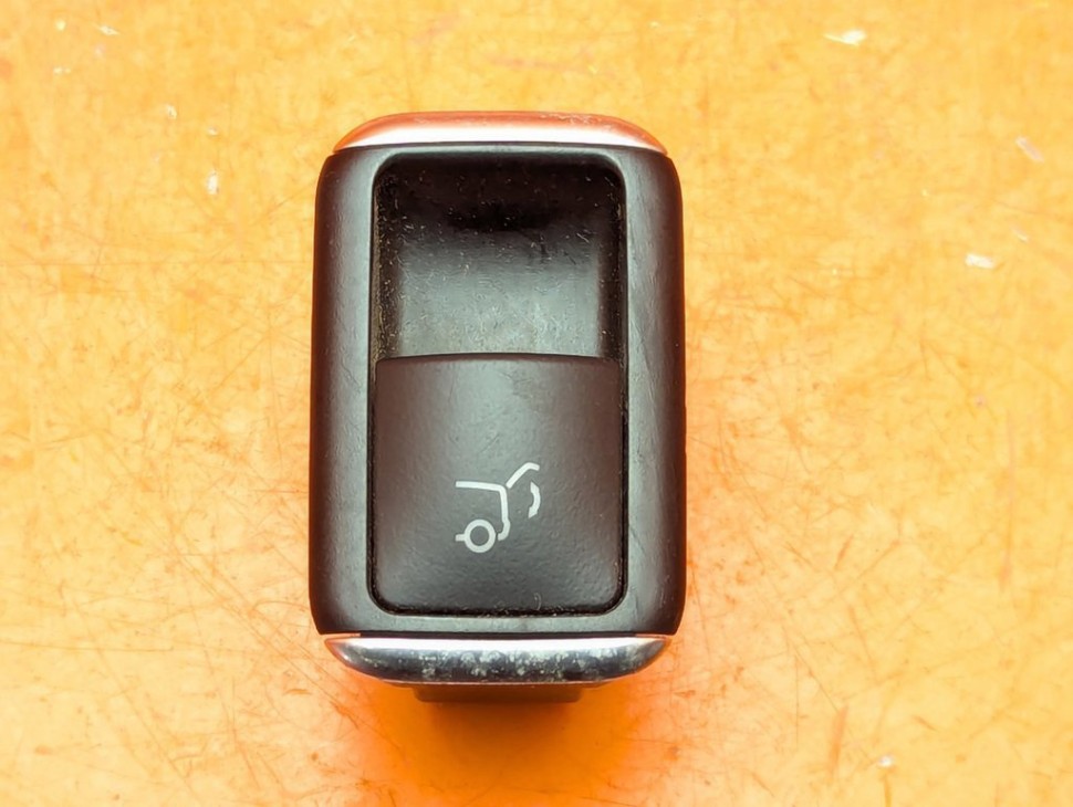 Кнопка открытия багажника MERCEDES-BENZ GLS-класс X166 (2015 - 2019) фото 1 &mdash; Разборка Мерседес