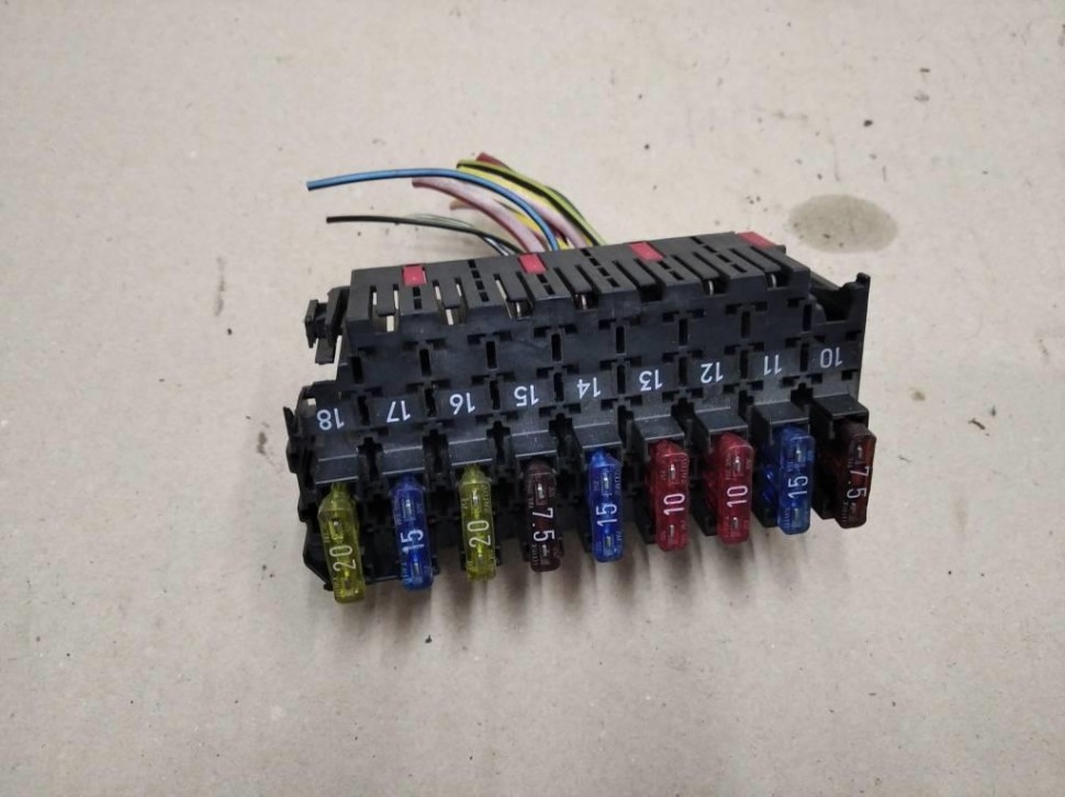 Блок предохранителей MERCEDES-BENZ E-класс W210/S210 (1995 - 1999) фото 1 — Разборка Мерседес