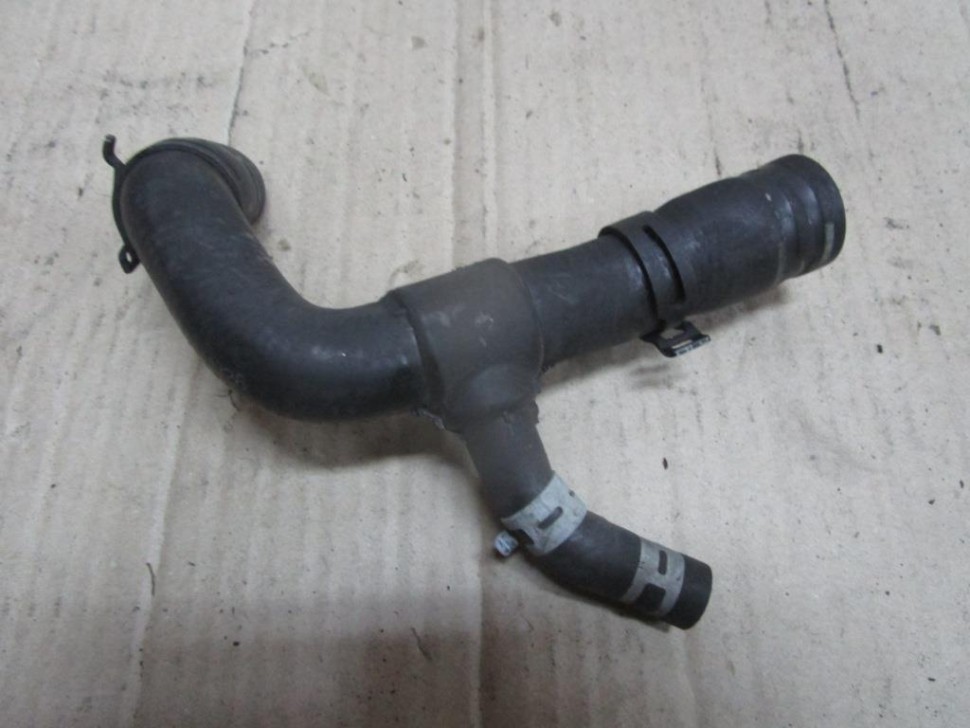 Патрубок ОЖ MERCEDES-BENZ C-класс W204/S204 (2006 - 2011) фото 1 — Разборка Мерседес