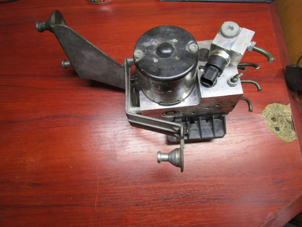 Блок ABS MERCEDES-BENZ S-класс W220 рестайлинг (2002 - 2005) фото 1 — Разборка Мерседес