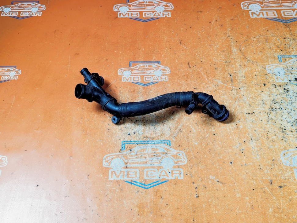 Патрубок ОЖ MERCEDES-BENZ B-класс W247 (2018 - 2023) фото 1 &mdash; Разборка Мерседес