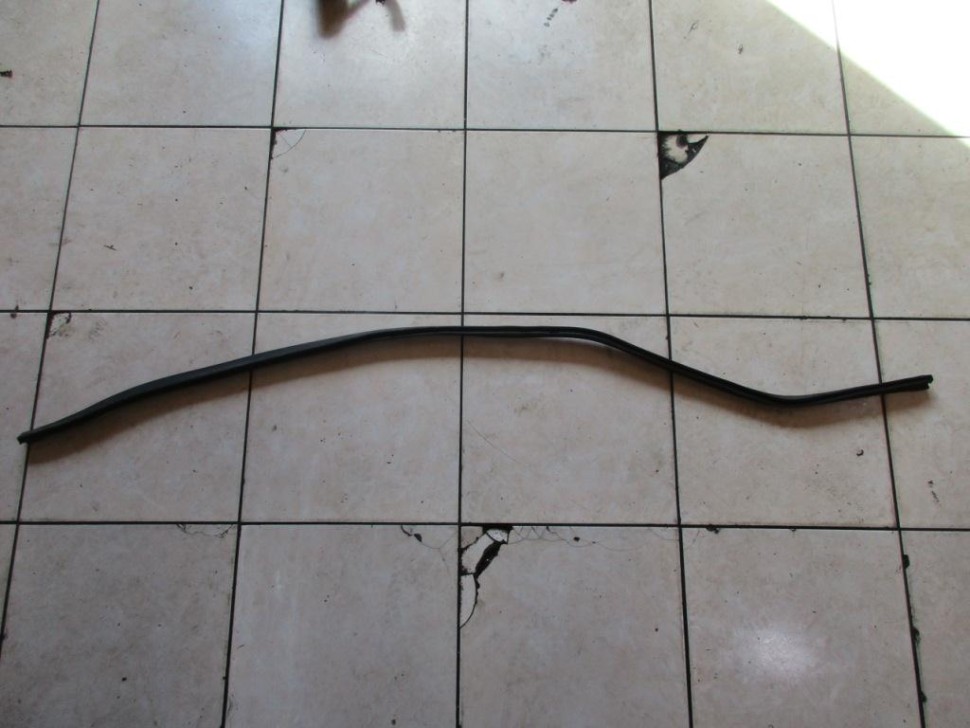 Уплотнитель моторного отсека MERCEDES-BENZ M-класс W164 (2005 - 2008) фото 1 — Разборка Мерседес