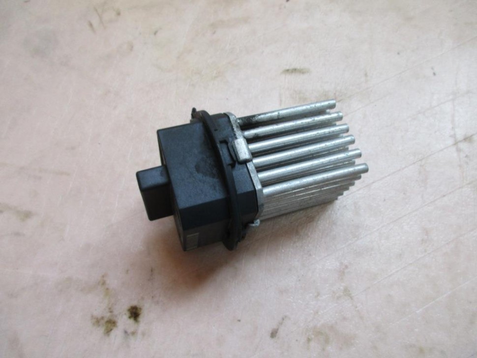 Реле моторчика печки MERCEDES-BENZ C-класс W204/S204 (2006 - 2011) фото 1 — Разборка Мерседес