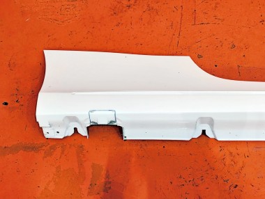 Порог пластиковый правый MERCEDES-BENZ C-класс W205/S205/C205/A205 (2014 - 2018) — Разборка Мерседес