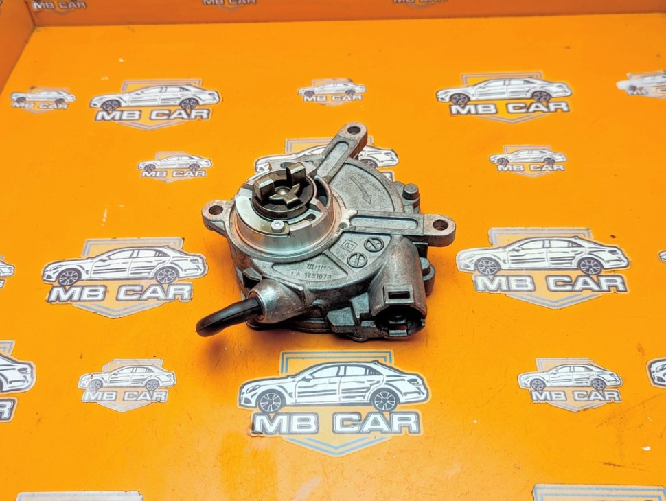 Насос вакуумный MERCEDES-BENZ C-класс W204/S204 (2006 - 2011) фото 1 — Разборка Мерседес