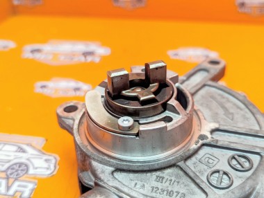 Насос вакуумный MERCEDES-BENZ C-класс W204/S204 (2006 - 2011) — Разборка Мерседес