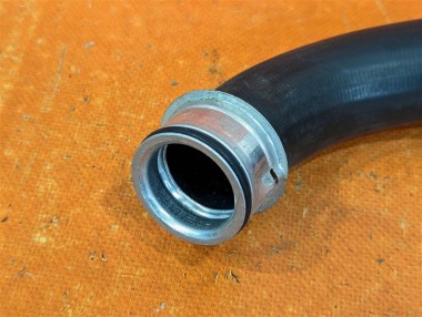 Патрубок радиатора MERCEDES-BENZ E-класс W211/S211 (2002 - 2006) — Разборка Мерседес