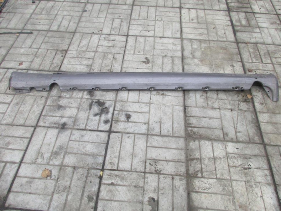 Порог пластиковый левый MERCEDES-BENZ W124 W124/S124/C124/A124 (1984 - 1993) фото 1 — Разборка Мерседес