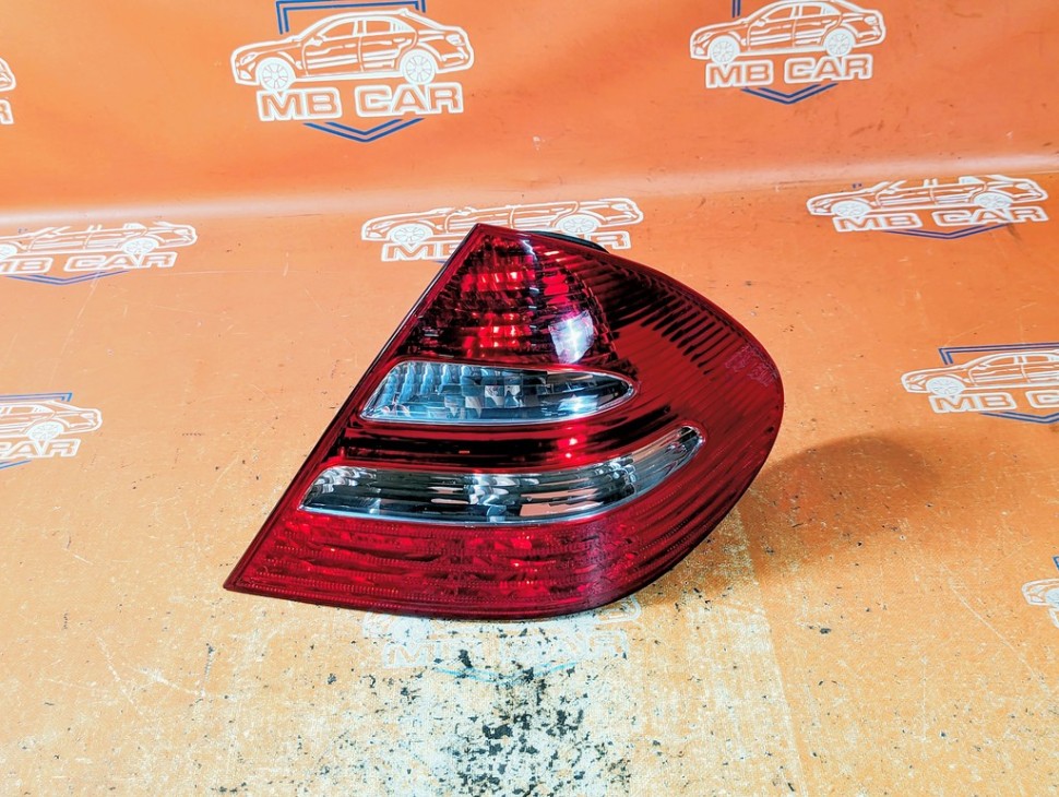 Фонарь задний правый MERCEDES-BENZ E-класс W211/S211 (2002 - 2006) фото 1 — Разборка Мерседес