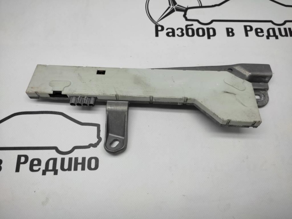 Усилитель антенны MERCEDES-BENZ CLS-класс C219 (2004 - 2008) фото 1 — Разборка Мерседес