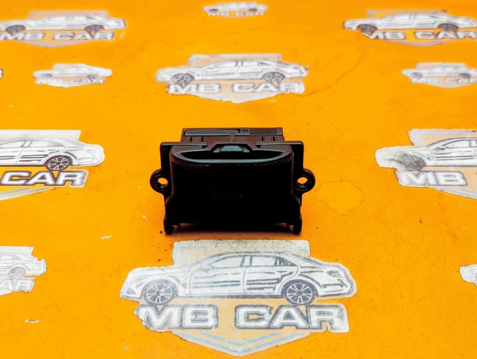 Корпус диагностического разъема MERCEDES-BENZ C-класс W203/S203/CL203 рестайлинг (2004 - 2008) фото 1 &mdash; Разборка Мерседес