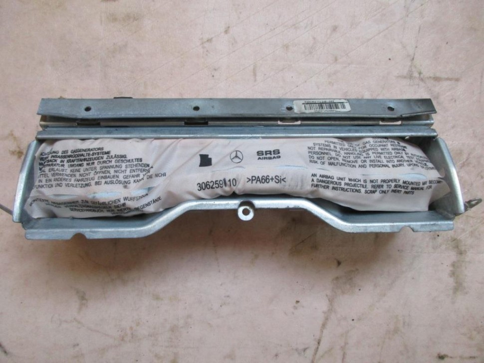 Подушка безопасности коленная MERCEDES-BENZ C-класс W204/S204 (2006 - 2011) фото 1 — Разборка Мерседес
