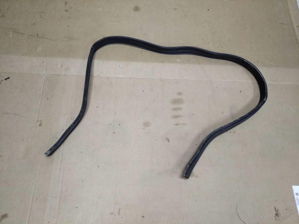 Уплотнитель моторного отсека MERCEDES-BENZ E-класс W211/S211 (2002 - 2006) фото 1 — Разборка Мерседес