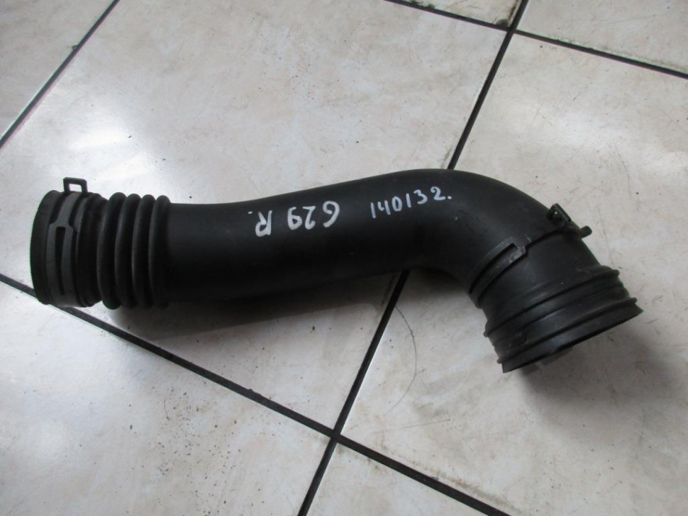 Патрубок воздушный MERCEDES-BENZ E-класс W211/S211 (2002 - 2006) фото 1 — Разборка Мерседес