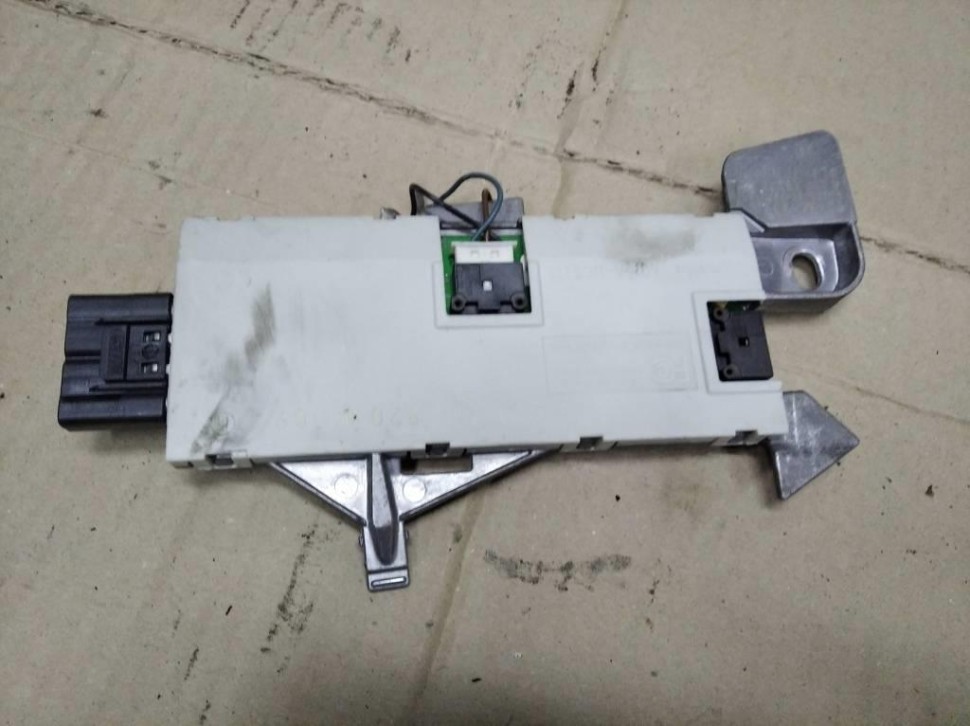 Усилитель антенны MERCEDES-BENZ E-класс W211/S211 рестайлинг (2006 - 2009) фото 1 — Разборка Мерседес