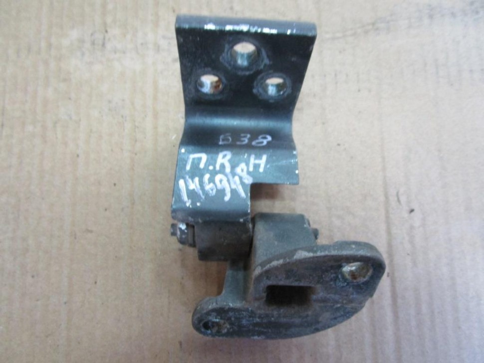 Петля двери MERCEDES-BENZ Vito W638 (1996 - 2003) фото 1 — Разборка Мерседес